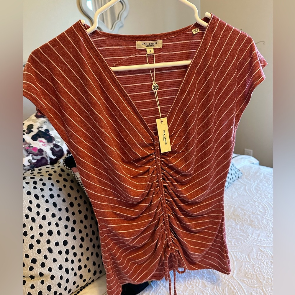 Sale!!! NWT Max Studio Cinched V Neck Top Size Small - Picture 2 of 6